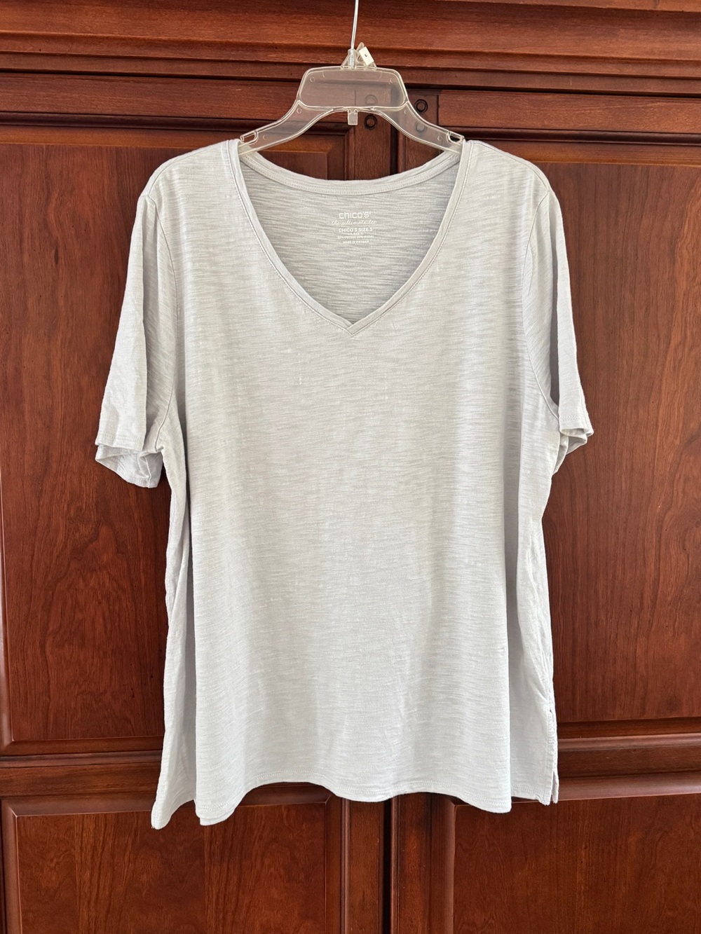 Chico’s light grey v- neck t-shirt, xl